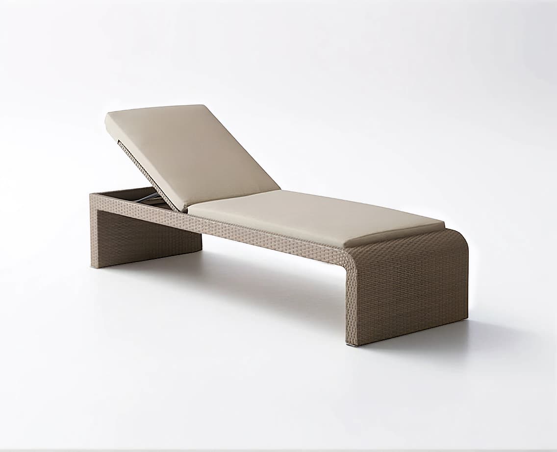 Cento Chaise Lounge